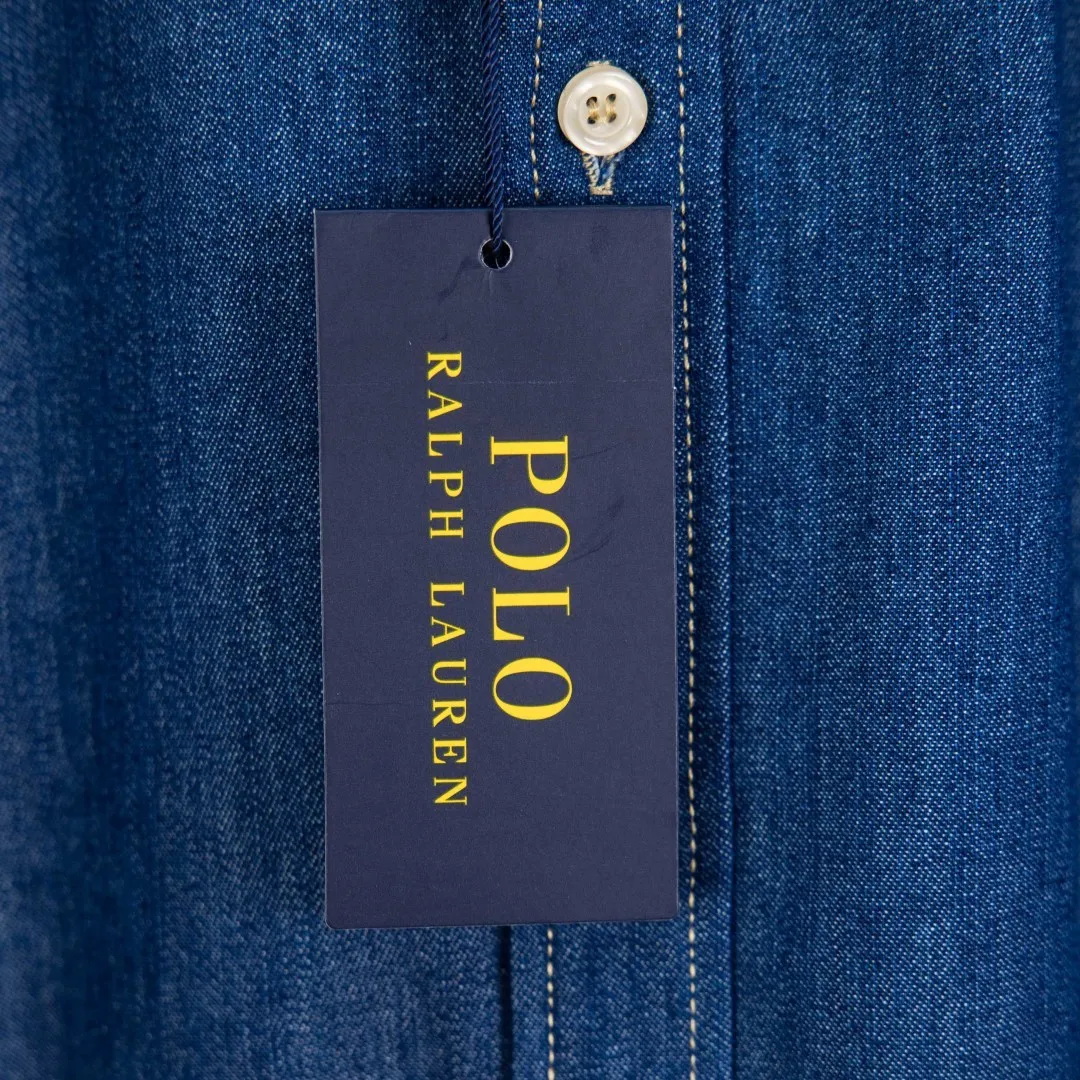 P270 zp version [Exclusive supply] Ralph Lauren/Ralph Lauren classic color small label couple's style washed denim long-sleeved shirt 1️⃣ Made of high-quality denim fabric, the upper body is soft and comfortable, extremely delicate, has a solid, smooth and soft feel, and the fabric does not wrinkle, and the feel is invincible. The details are handled perfectly! 2️⃣Adopting the washing process, the workmanship details are perfectly controlled. They are all hemmed with vest technology, and the insides of the sleeves are also used. Different from the four-needle and five-thread workmanship, the collars are also all designed with interlining, showing high-end fashion and individuality, and the style is fashionable, simple and elegant! 3️⃣It is very youthful and energetic, and can be easily worn by both men and women. It is very in line with the fashion aesthetic concepts of today's young people!  Color: light blue dark blue Size: S M L XL Number: SG10487